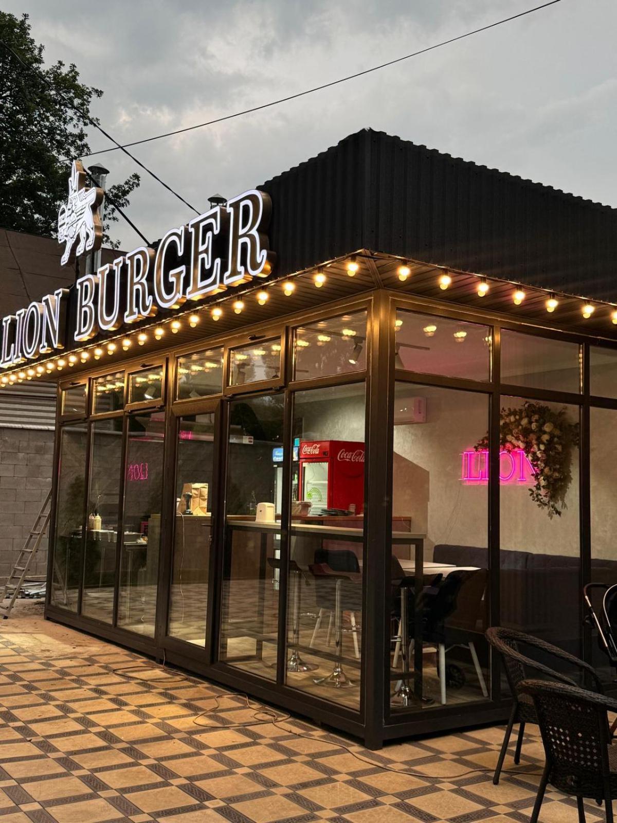 Hotel Lion 알마티 외부 사진